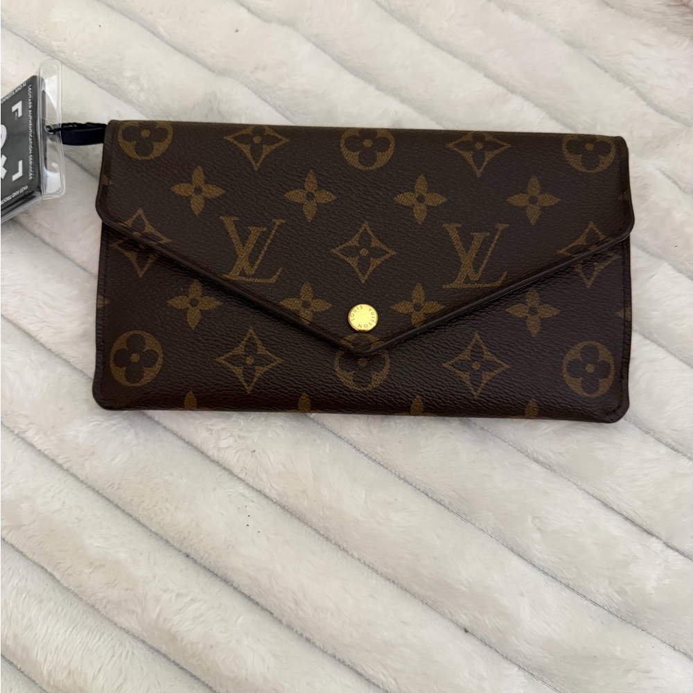 Louis Vuitton Emilie Continental Wallet